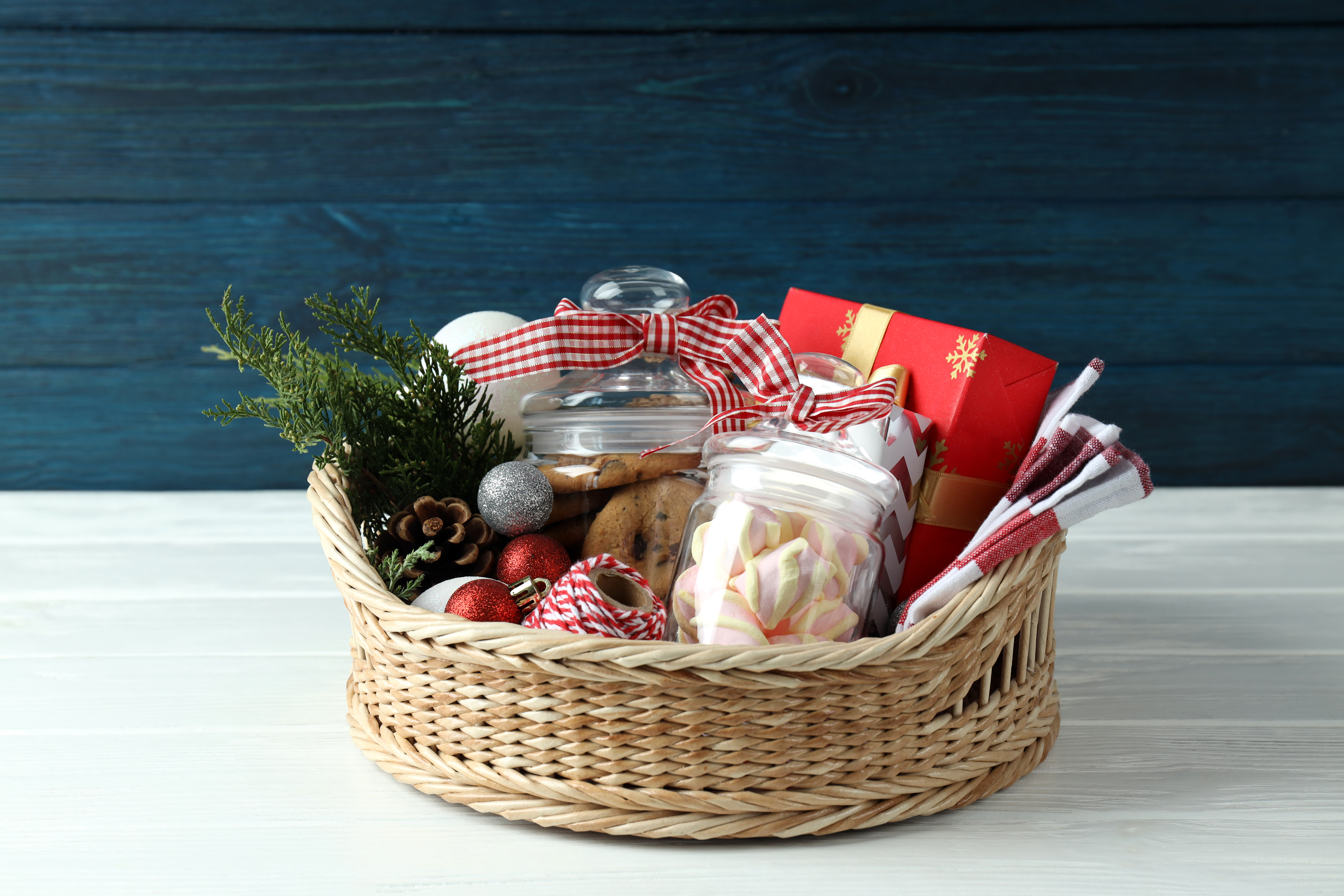 Gift Baskets Delivery in Los Angeles: Choose and Send Well